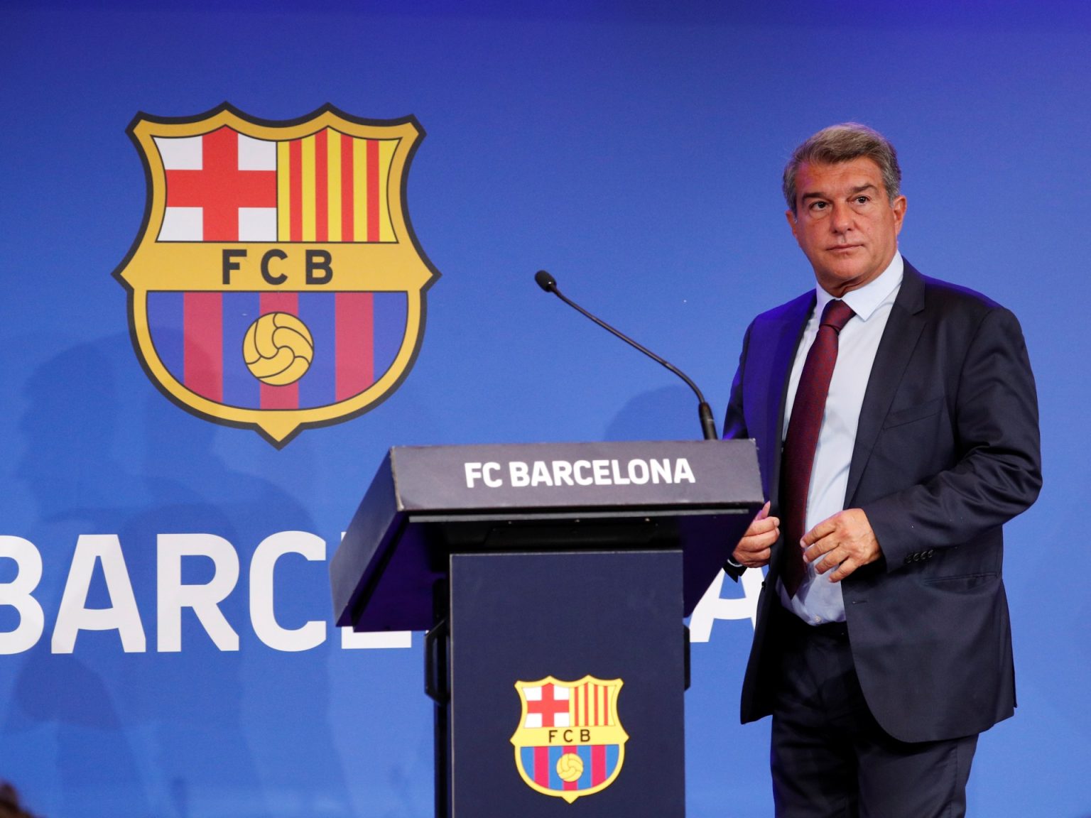 برشلونة يجهز لمفاجأة تنهي ضائقته المالية