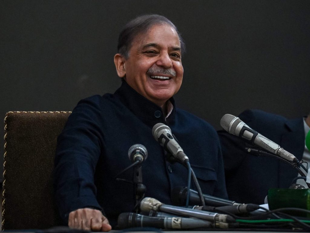 شهباز شريف يؤدي اليمين رئيسا للوزراء في باكستان