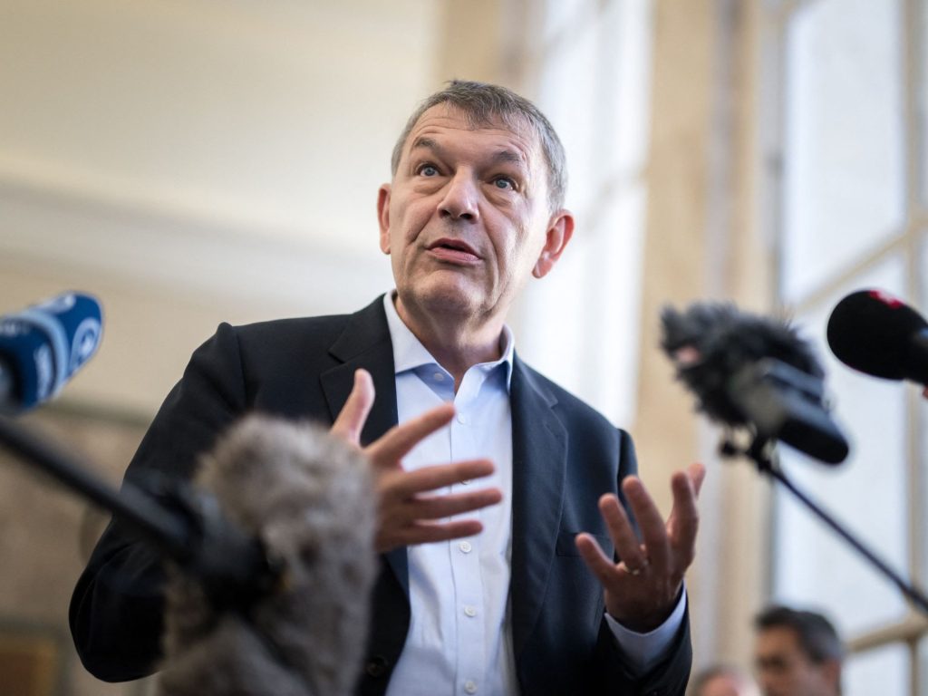 إسرائيل تمنع مفوض الأونروا من دخول غزة