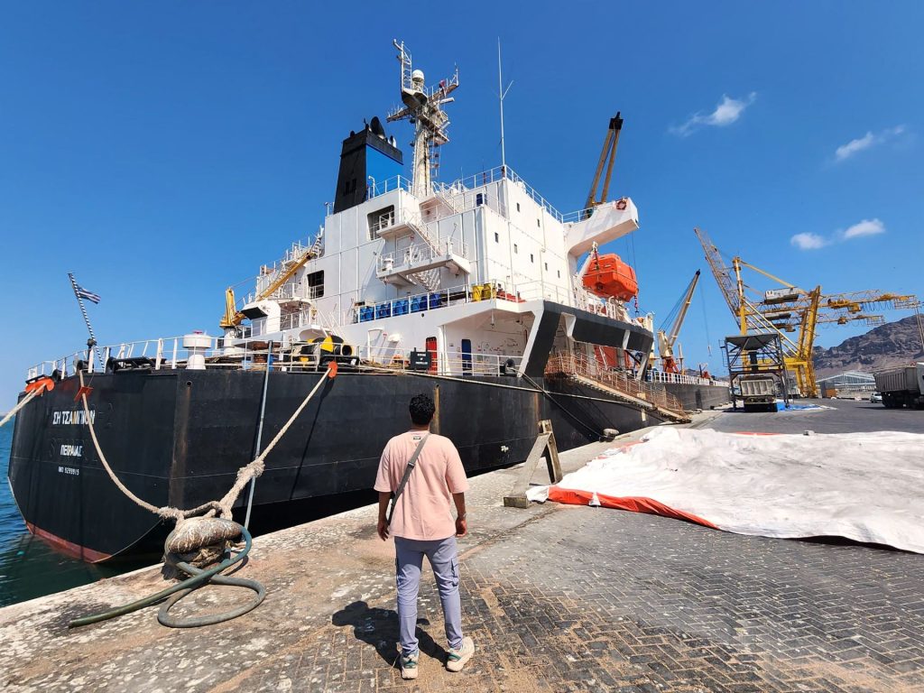 الحوثيون يطالبون السفن بالحصول على تصاريح دخول لمياه اليمن الإقليمية