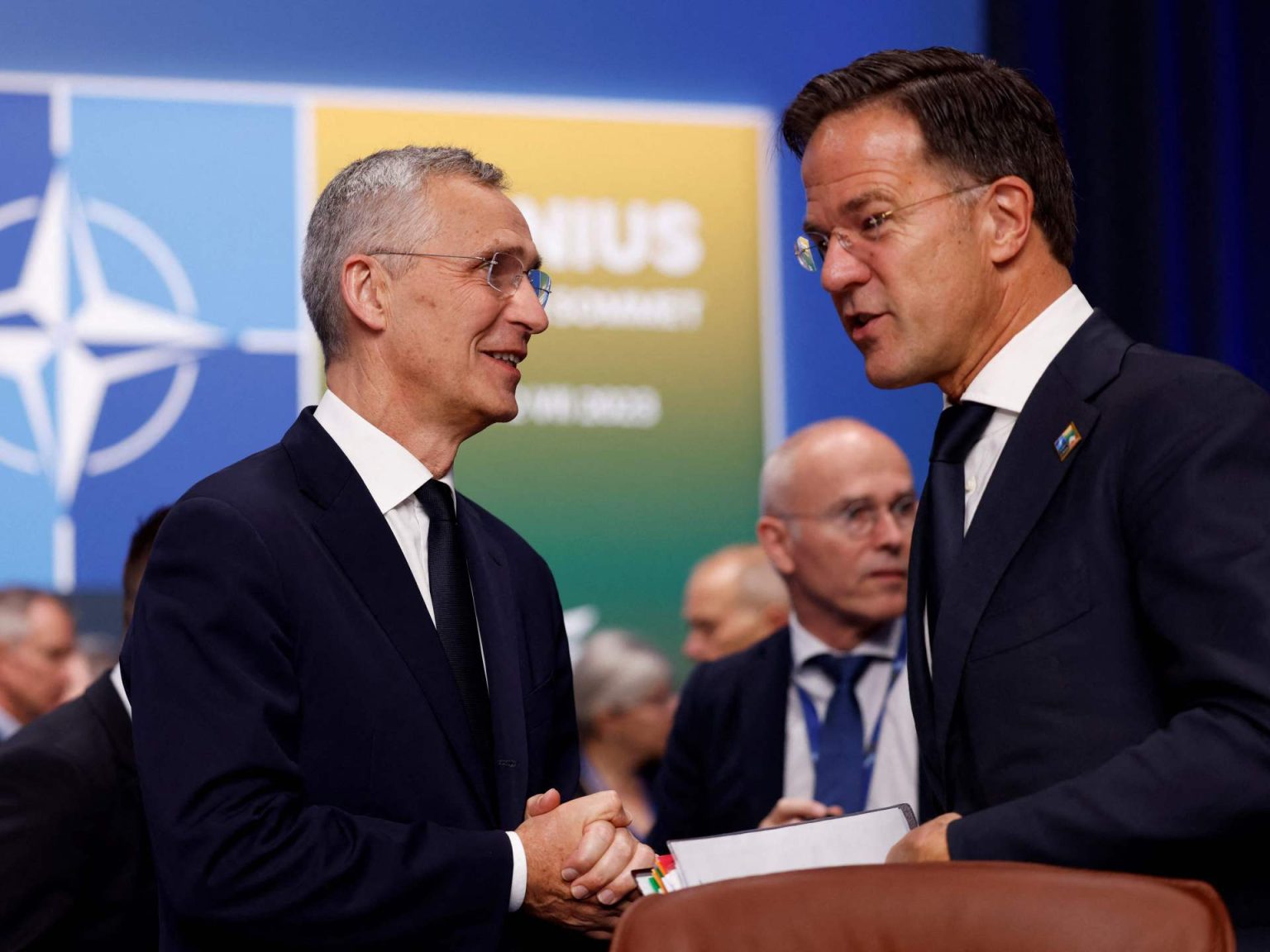 صراع شرق الناتو وغربه.. من يخلف ستولتنبيرغ؟