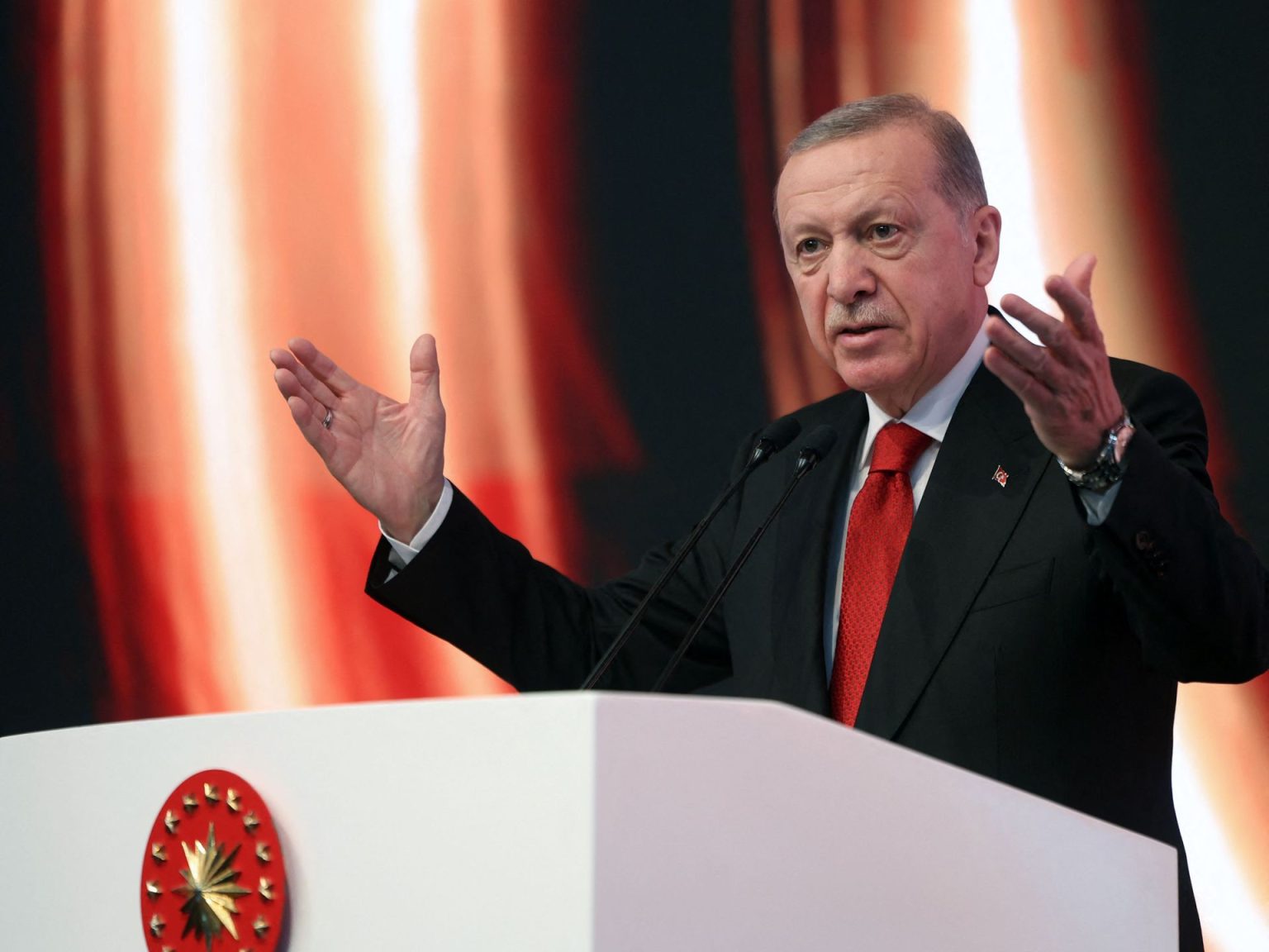 نهاية الدبلوماسية والخطاب والضمير