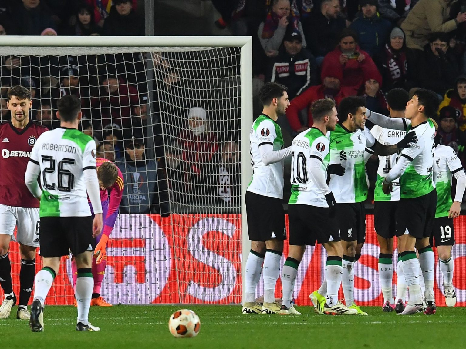 يويفا يخشى تأهل ليفربول ورينجرز لنهائي الدوري الأوروبي