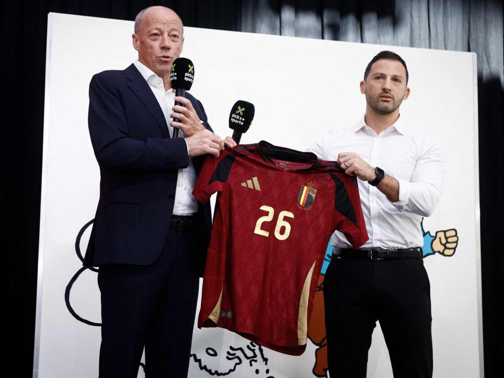 منتخب بلجيكا يخوض يورو 2024 بقميص “تان تان”