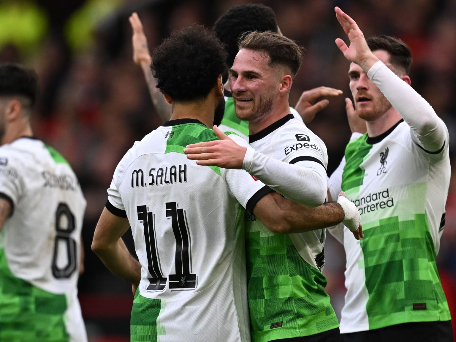 هكذا أقنع صلاح زميله في ليفربول ماك أليستر بالتوقف عن عادة له قبل كل مباراة