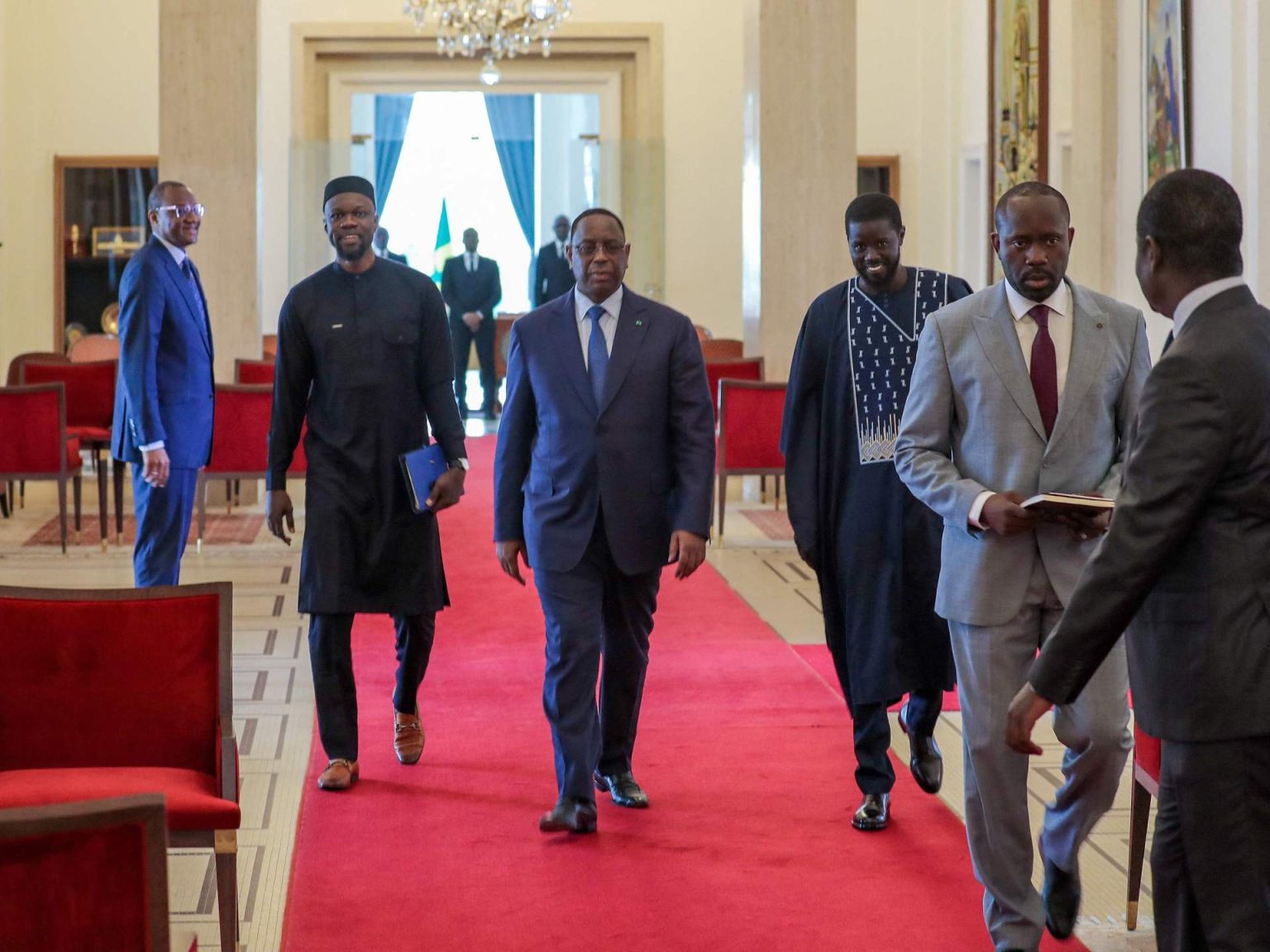 الرئيس السنغالي يستقبل خليفته والاتحاد الأفريقي يرحب