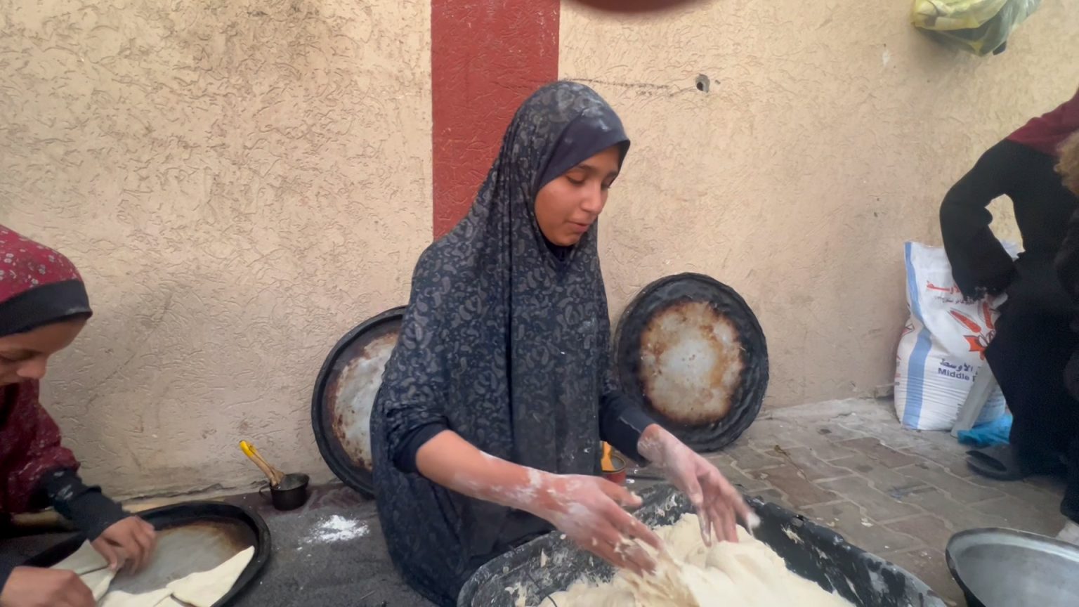 شاهد.. كيف تقضي المرأة الفلسطينية بغزة يومها العالمي؟