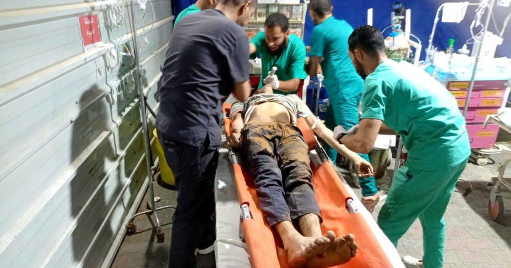 بعد العودة من مستشفيات غزة.. الأطباء المتطوعون يضغطون على واشنطن لوقف فوري لإطلاق النار