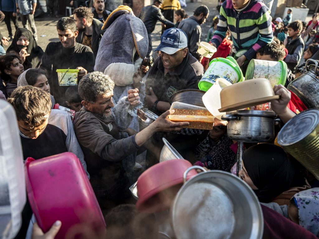 الإغاثة والسّياسة والخبز المسموم