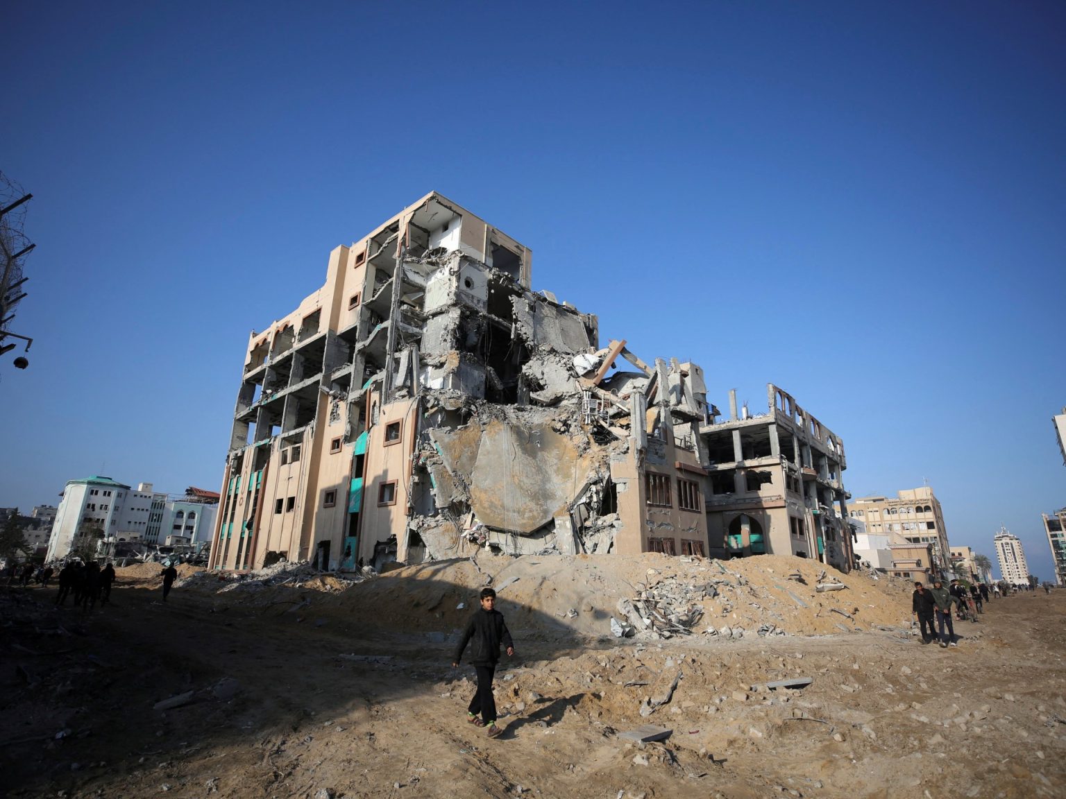 هل تنجح جامعات الضفة في تعويض طلاب غزة عن بُعد؟