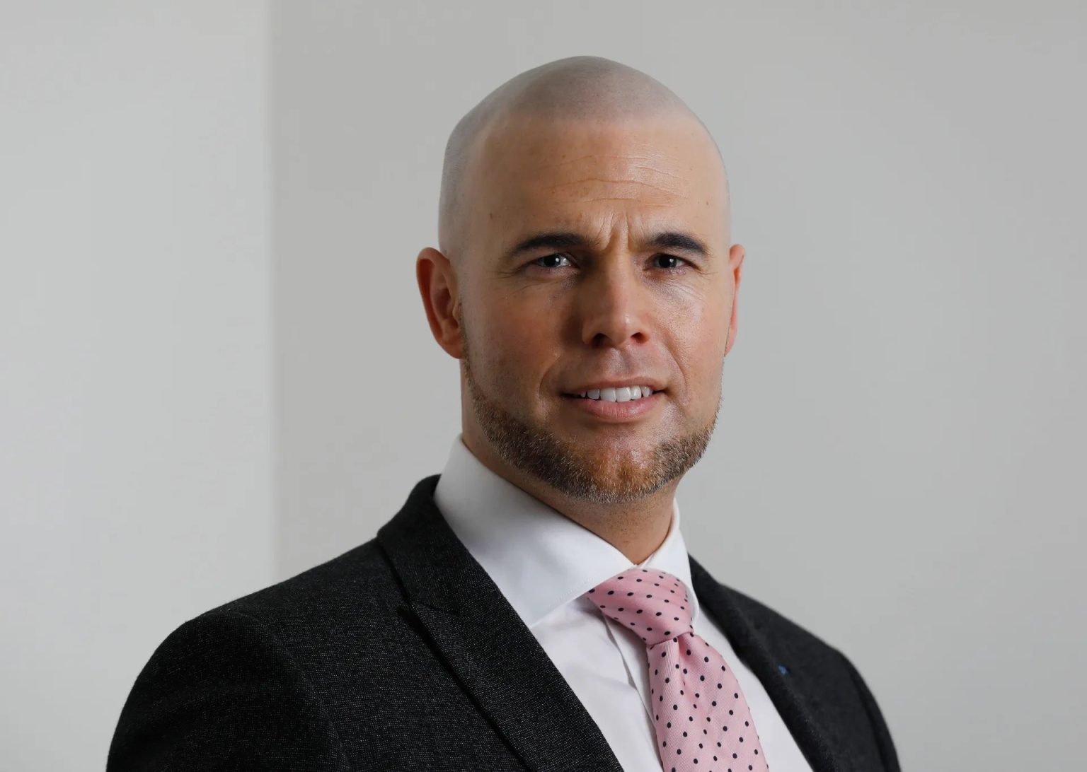 كلما حرقوا مصحفا وزعنا ألفا.. هكذا يتصدى يميني هولندي سابق لمناهضي الإسلام