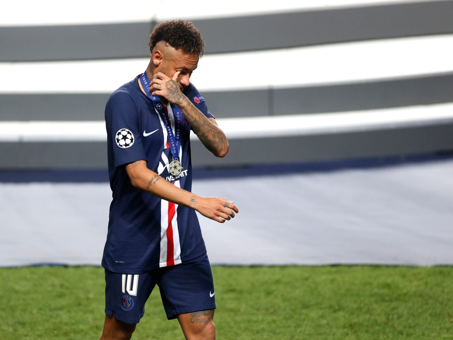 كواليس الأيام الأخيرة لنيمار في سان جيرمان