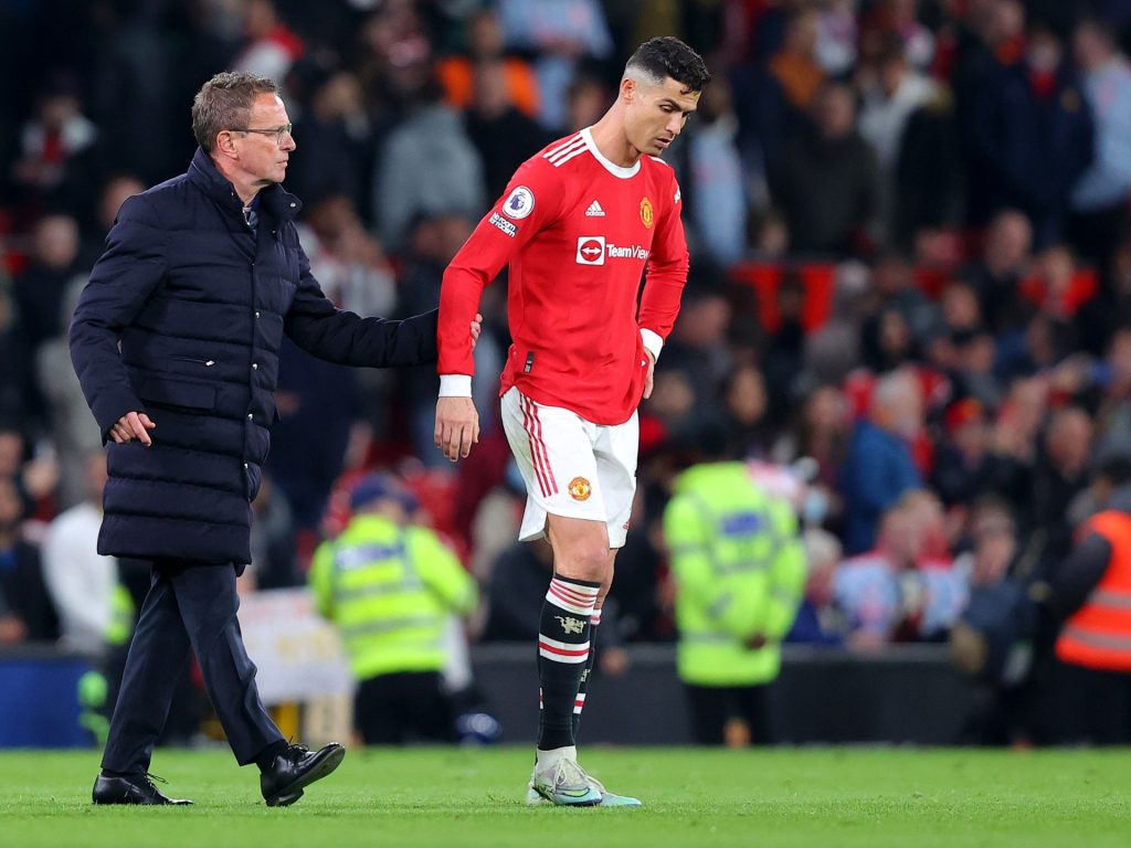 رسالة رونالدو الصادمة لمدرب مانشستر يونايتد السابق