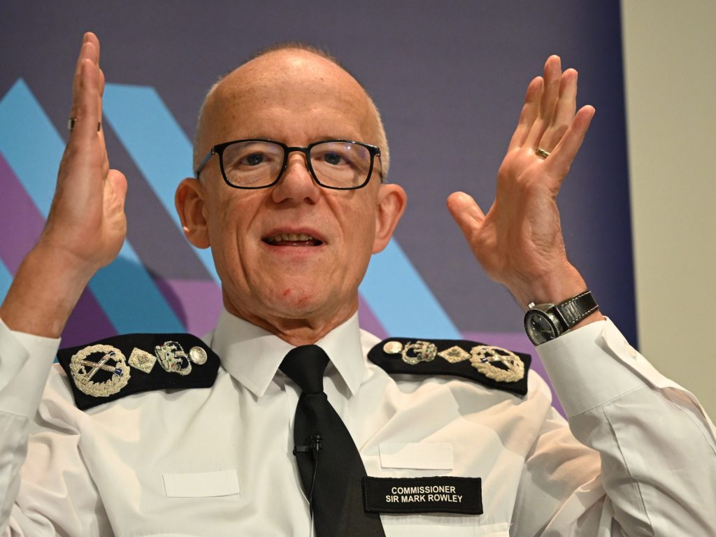 لماذا يسعى اللوبي الإسرائيلي لإسقاط رئيس الشرطة البريطانية؟