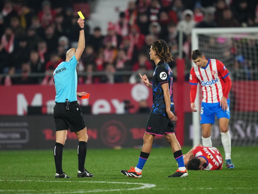 الإعارة تسير من سيئ إلى أسوأ.. ماذا يحصل مع التونسي حنبعل المجبري في إشبيلية؟