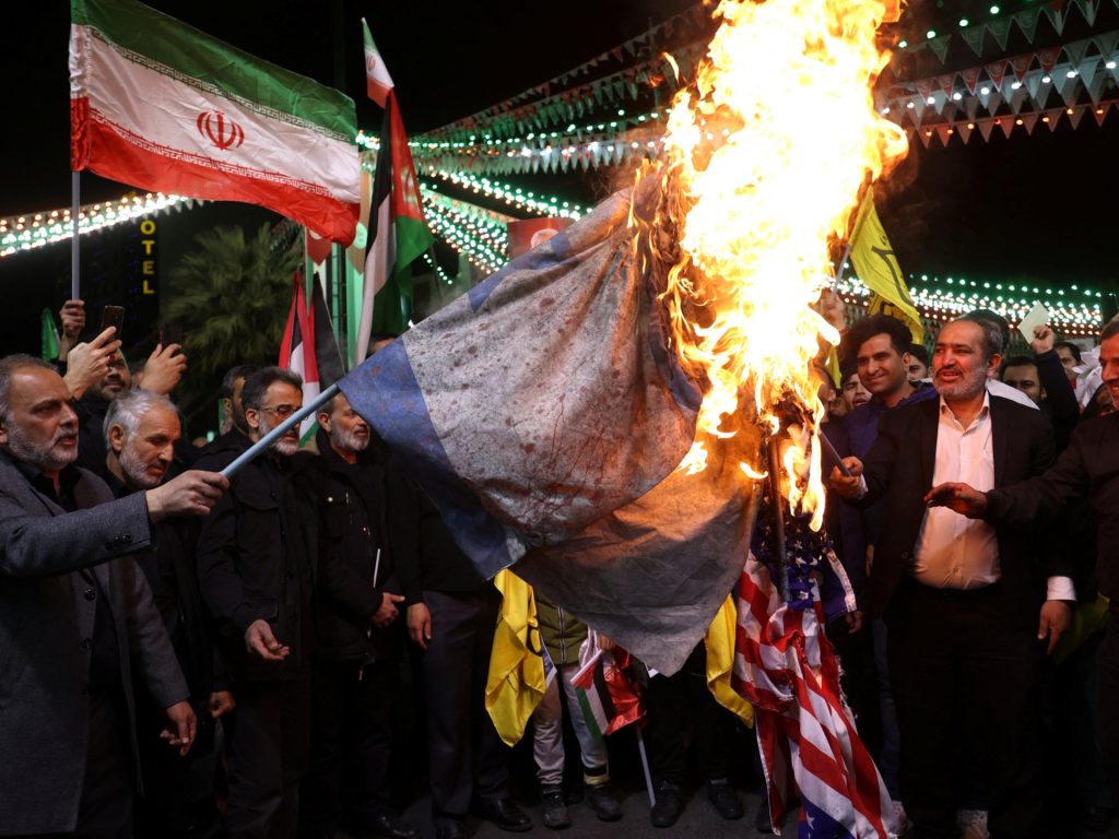 صحف فرنسية: إيران تواجه معضلة بعد قصف إسرائيل قنصليتها بدمشق