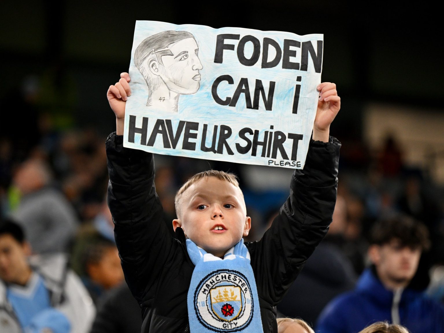 عمره 23 عاما ويربح 5 ملايين يورو سنويا.. فودن نجم داخل الملعب وخارجه