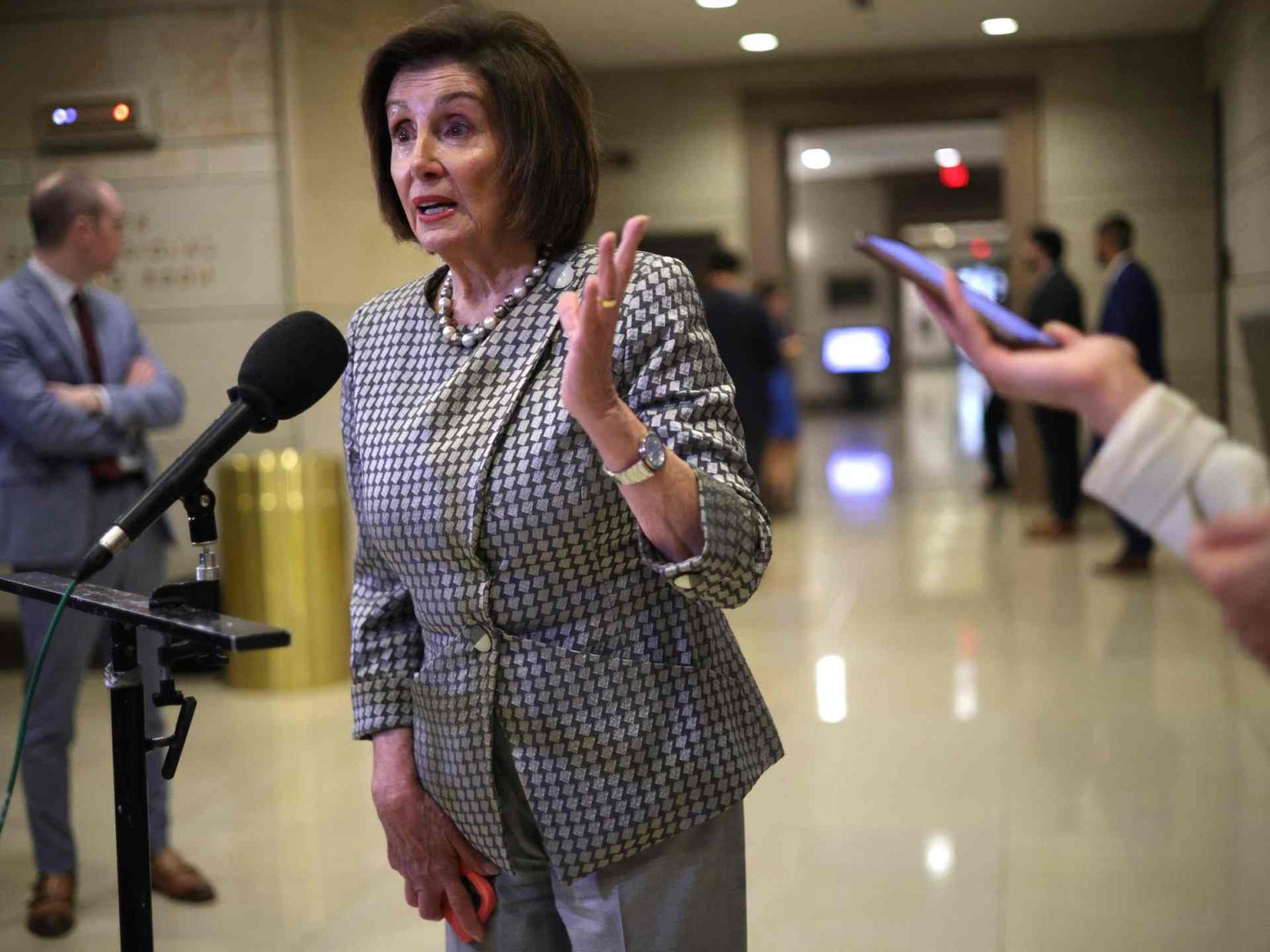 بيلوسي تنتقد ممارسات نتنياهو بغزة وتطالبه بالاستقالة