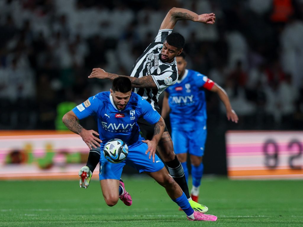 إصابة هداف الهلال قبل مواجهة النصر بالسوبر السعودي والعين الإماراتي بأبطال آسيا