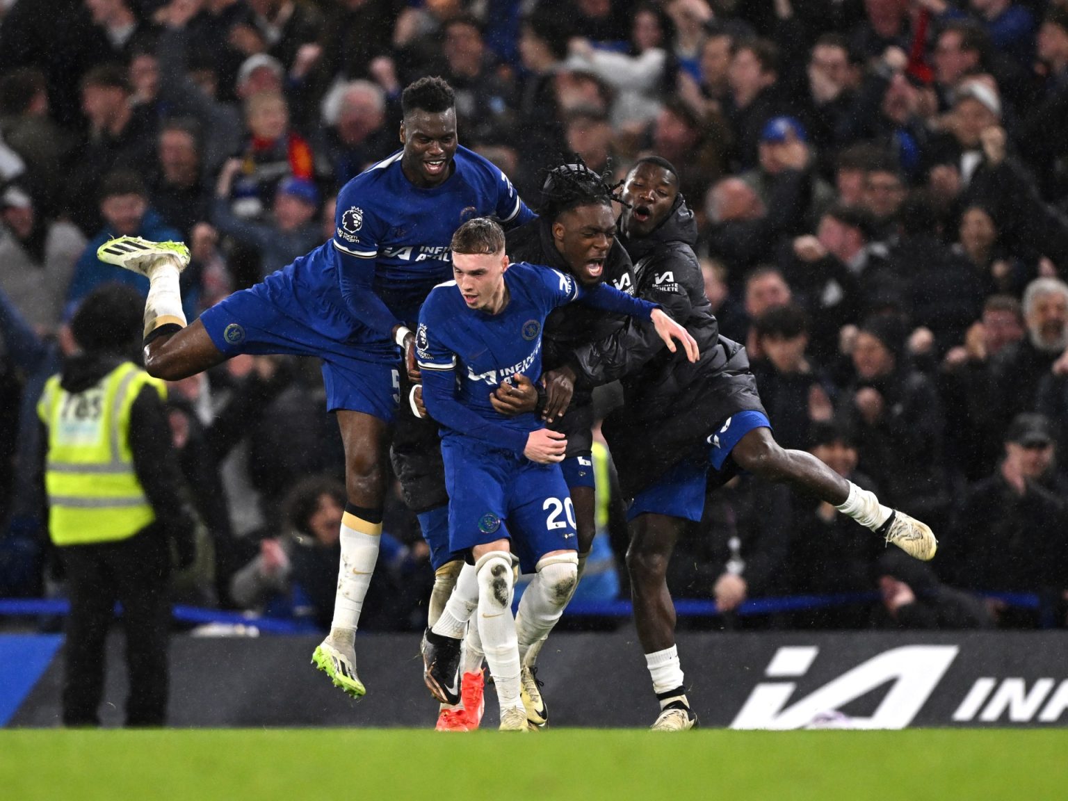 ليفربول ينتزع الصدارة وفوز “دراماتيكي” لتشلسي ضد مانشستر يونايتد