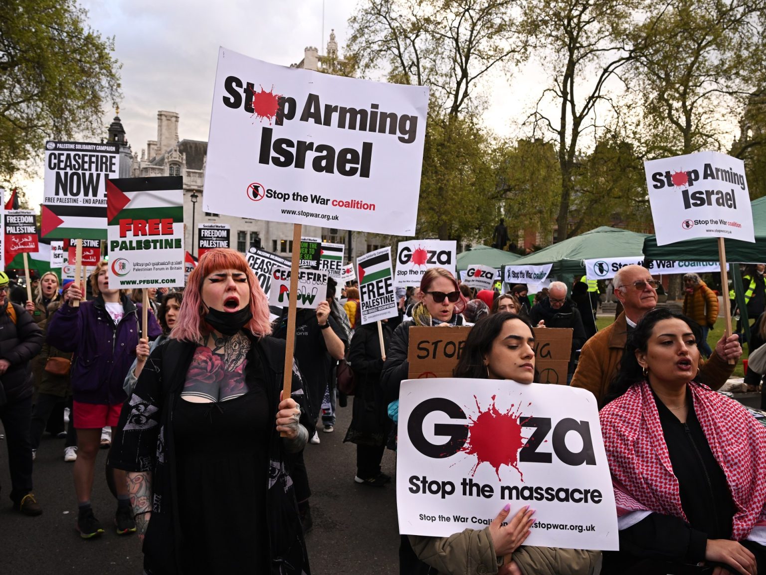 محكمة بريطانية تنظر في طعن يتعلق بتصدير الأسلحة لإسرائيل