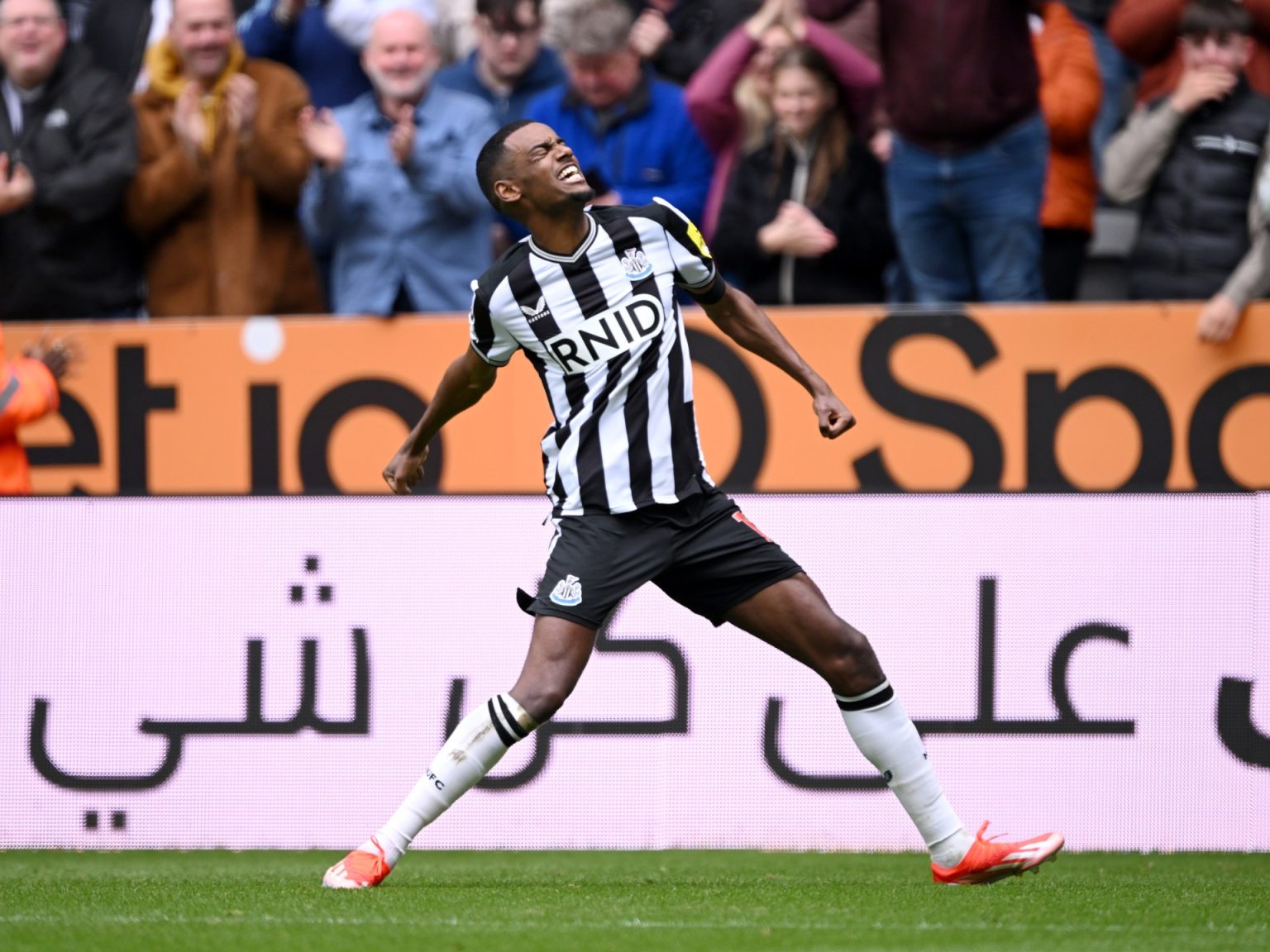 نيوكاسل يسحق توتنهام في البريميرليغ