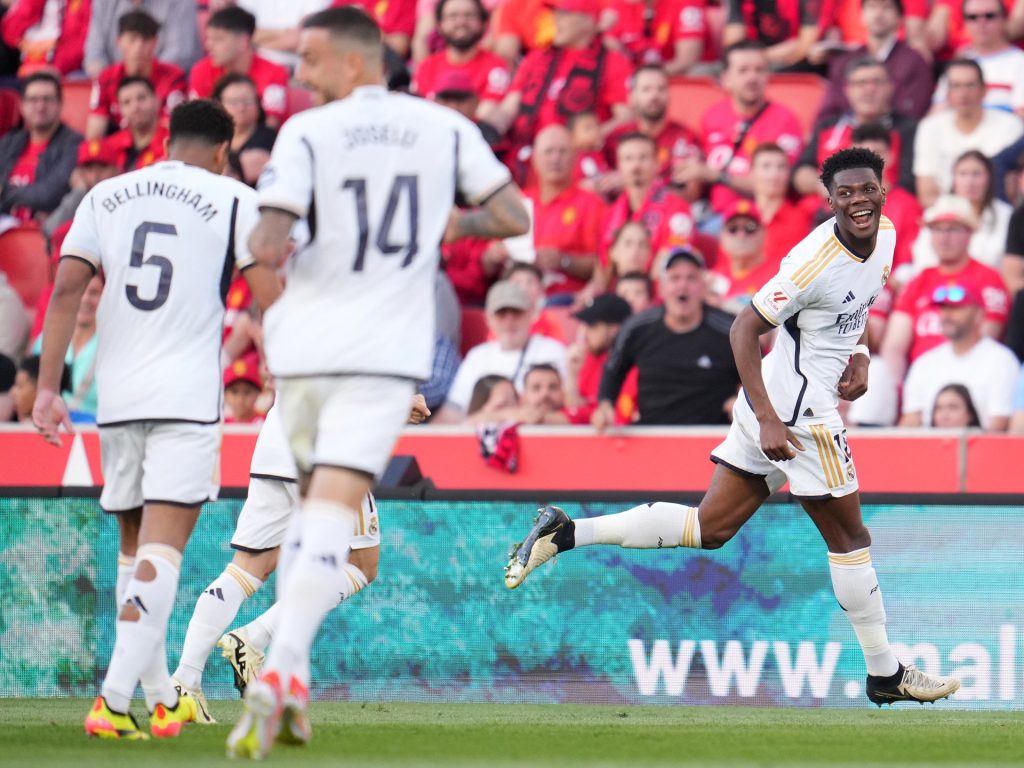 شاهد.. ريال مدريد يعزز صدارته لليغا وبرشلونة يواصل المطاردة