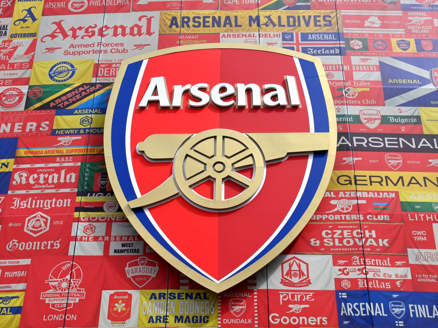 على خطى يوفنتوس.. أرسنال يغيّر شعاره وهويّته البصرية