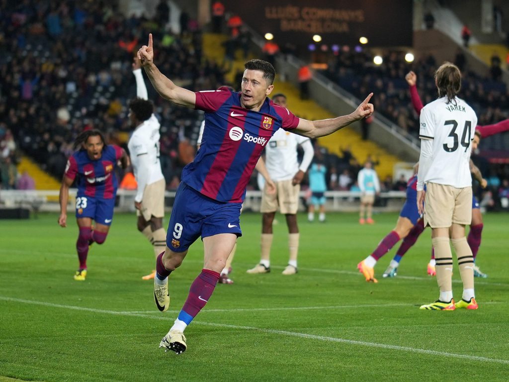 شاهد.. ليفاندوفسكي يقود برشلونة لاستعادة الانتصارات والمركز الثاني بالدوري الإسباني