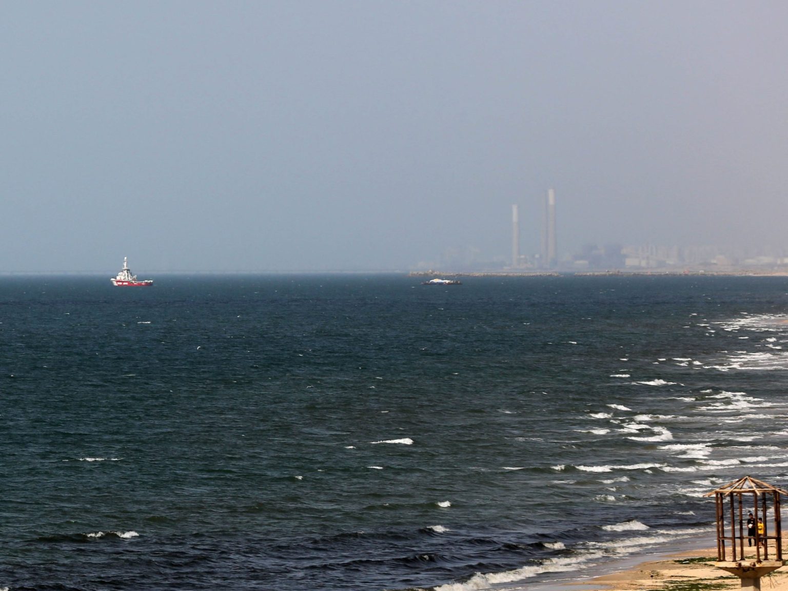 سفينة عسكرية أميركية ترسو قبالة سواحل غزة