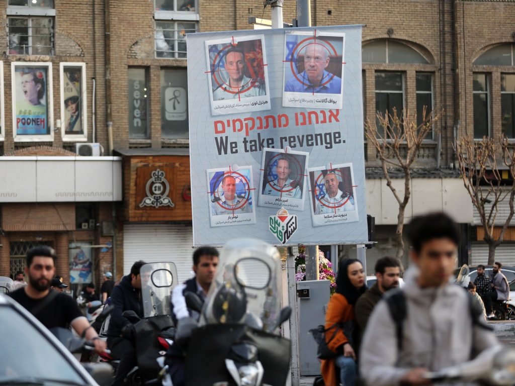 دول عدة تطالب رعاياها بمغادرة إيران وإسرائيل وسط نذر تصعيد وشيك