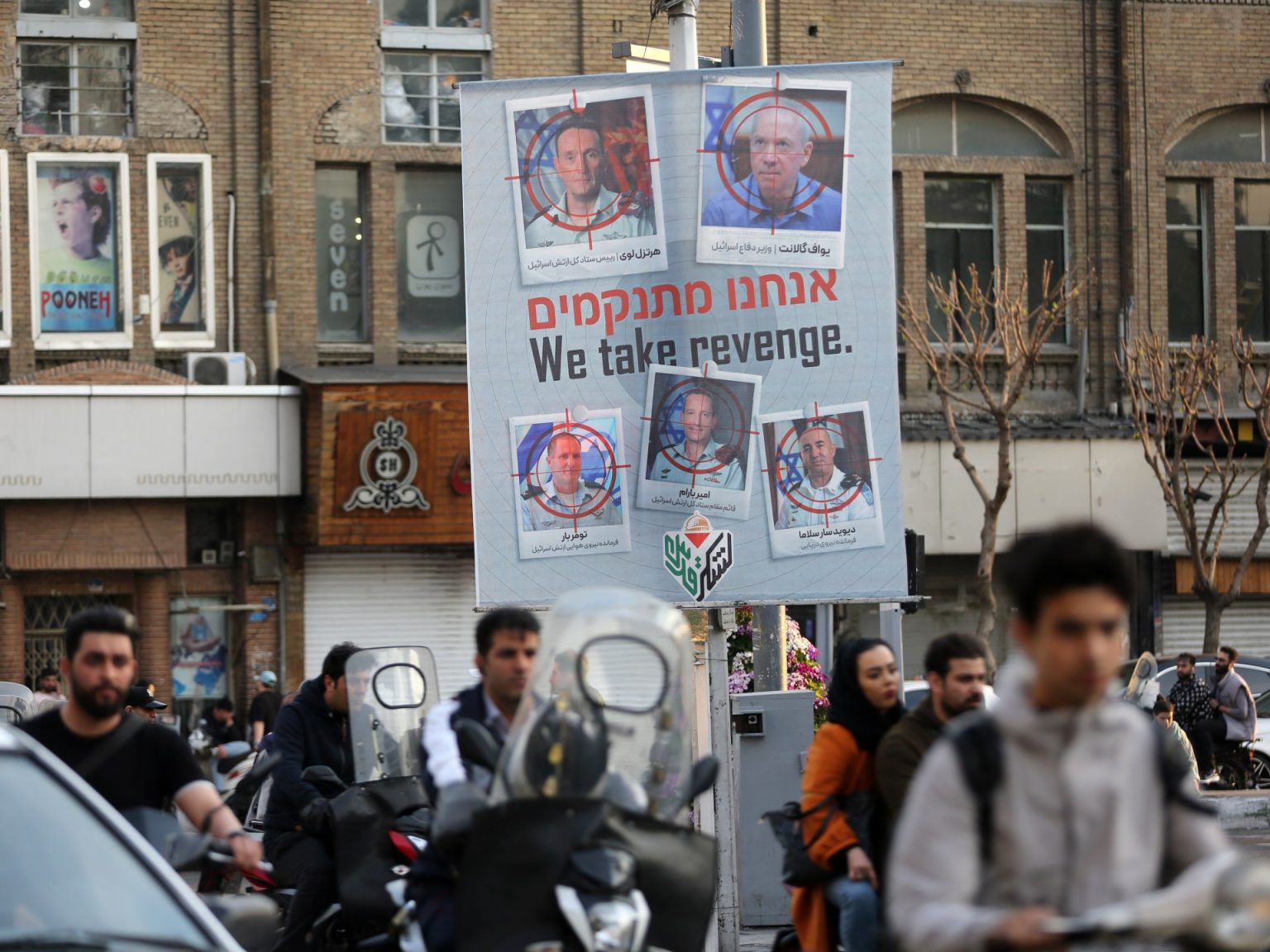 دول عدة تطالب رعاياها بمغادرة إيران وإسرائيل وسط نذر تصعيد وشيك