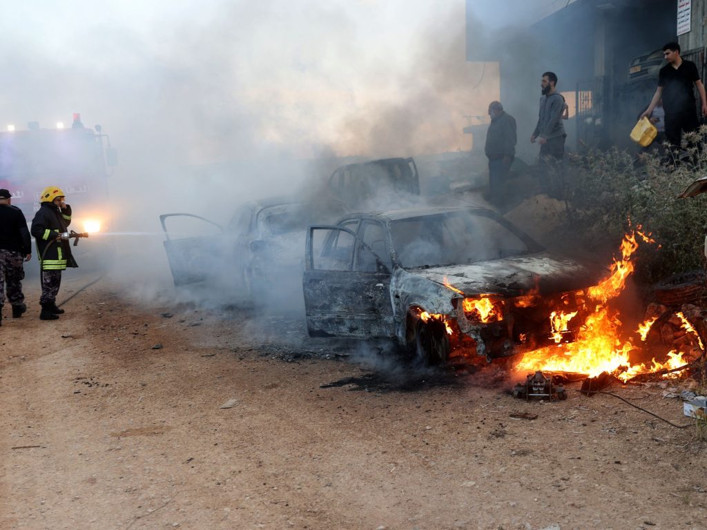 اعتقالات لعمال فلسطينيين في الخليل واعتداءات لمستوطنين بقرى في رام الله