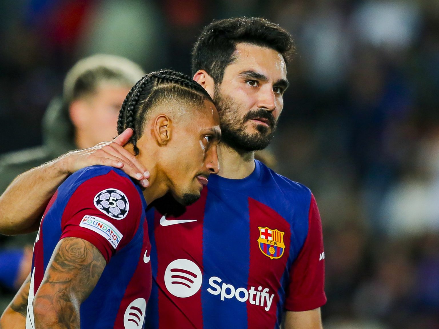 المصائب لا تأتي فرادى.. برشلونة يخرج من بطولتين بعد الخسارة من سان جيرمان