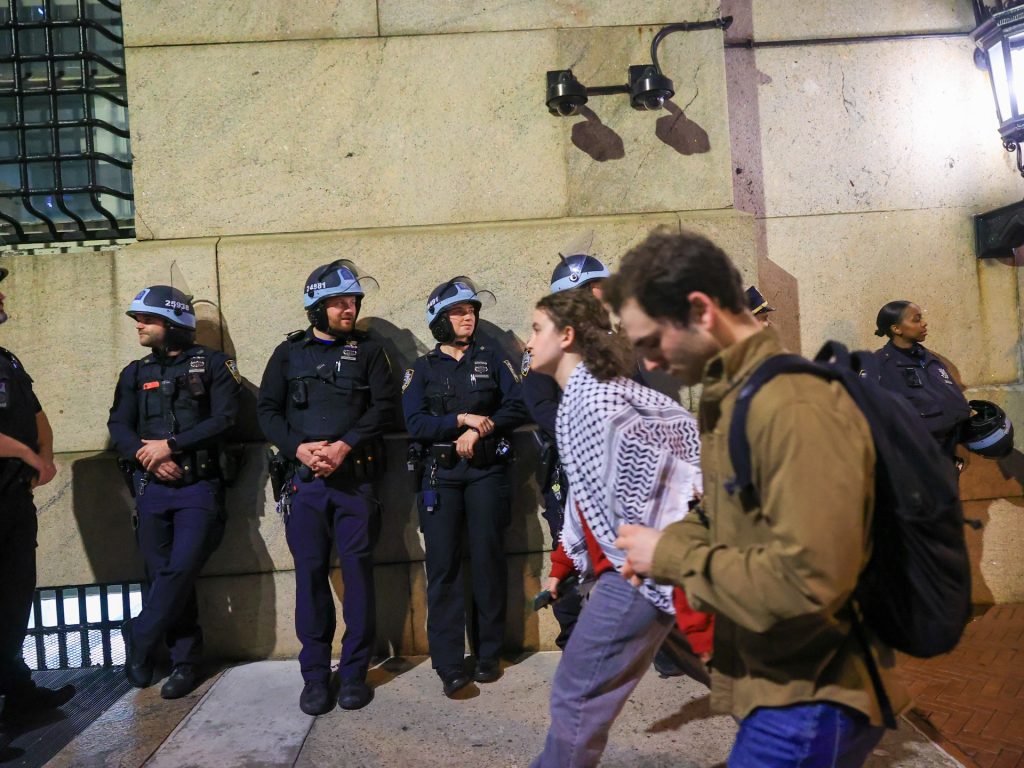 اعتقال عشرات الطلاب الداعمين لفلسطين من جامعة كولومبيا الأميركية