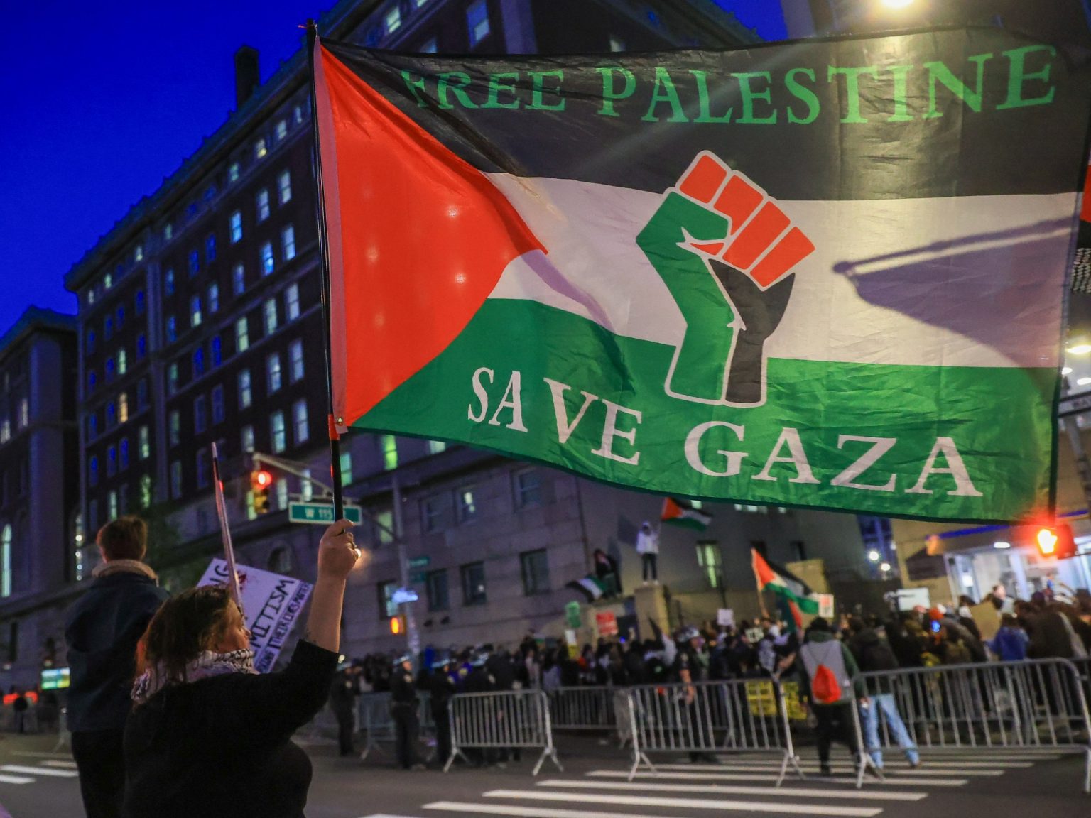 اعتقال عشرات الطلاب بجامعة أميركية خلال فض اعتصام مُعارض لحرب غزة