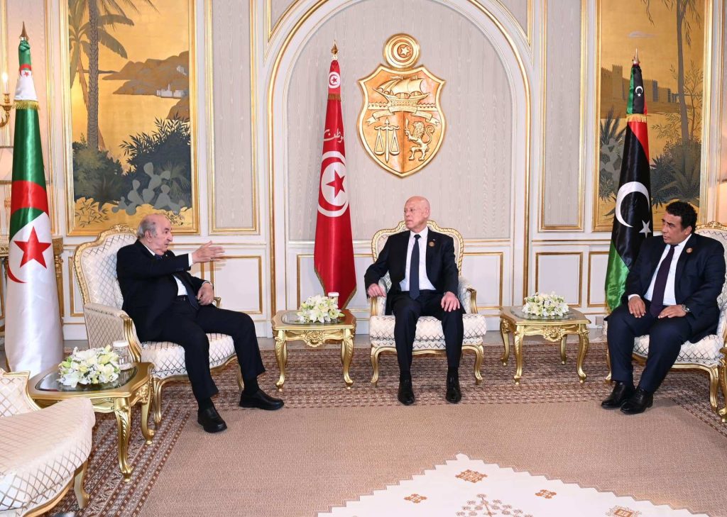 بغياب المغرب وموريتانيا.. ما وراء لقاء سعيّد مع تبون والمنفي؟