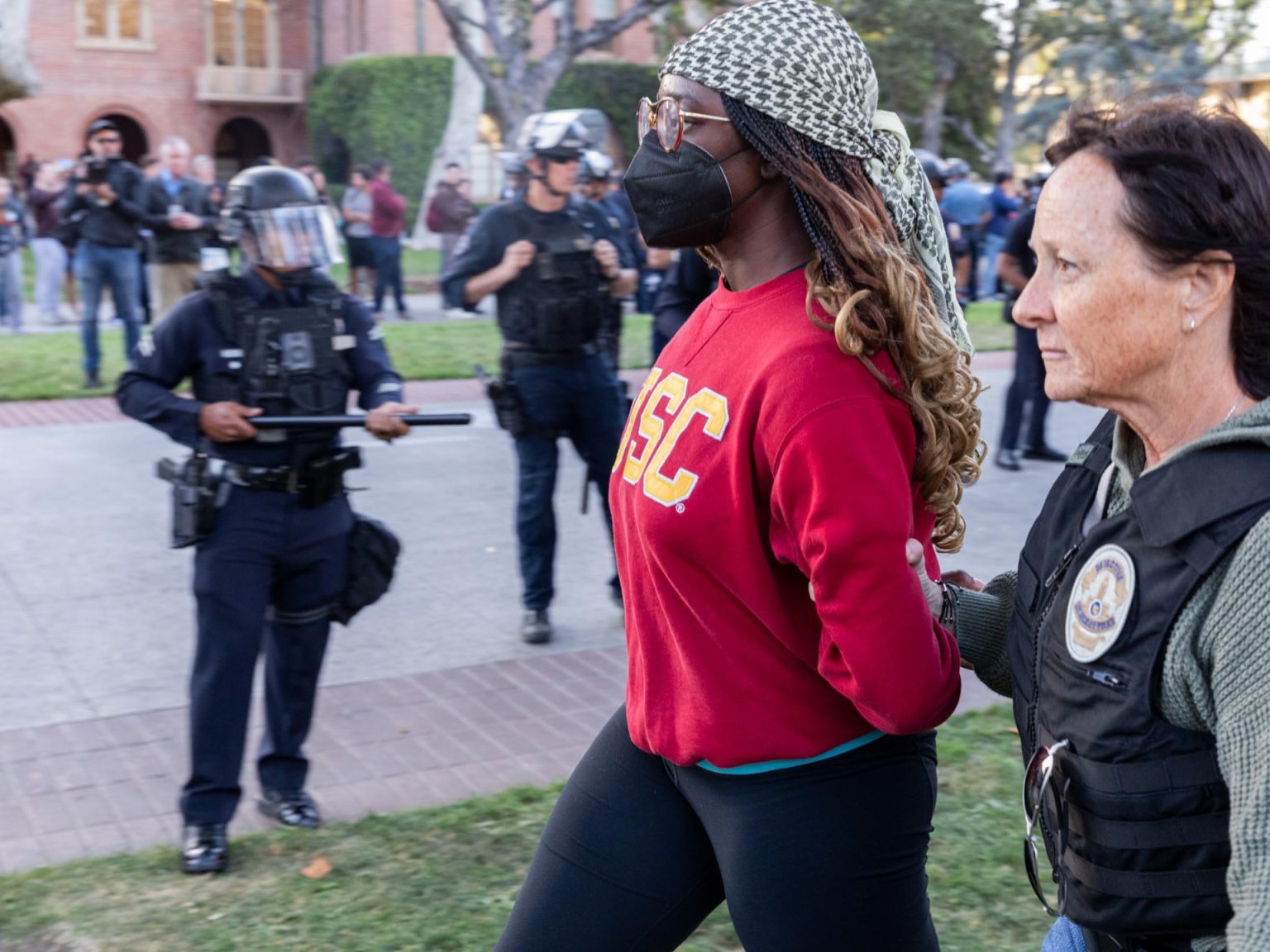 الشرطة الأميركية تعتقل عشرات الطلاب الداعمين لفلسطين والاعتصامات تتوسع