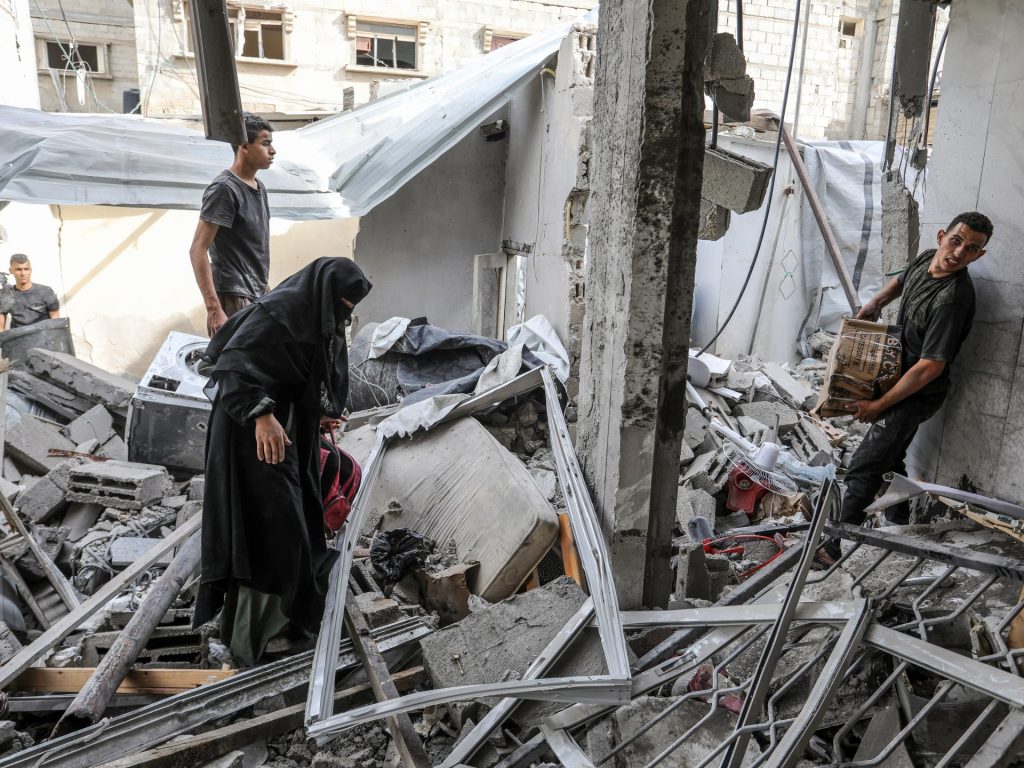 الاحتلال يكثف قصف رفح ويعلن حصيلة جديدة لخسائره