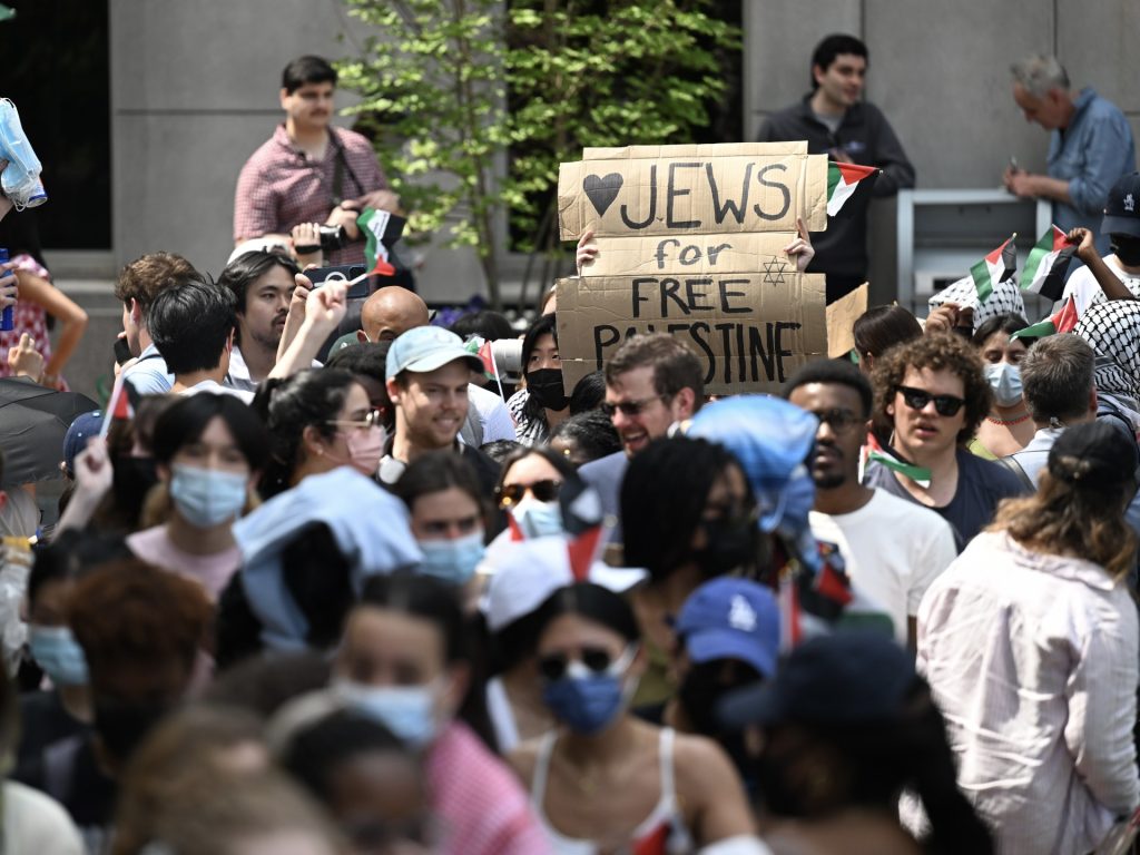 جامعة كولومبيا تصعّد ضد المحتجين وطلاب يسيطرون على مبنيين