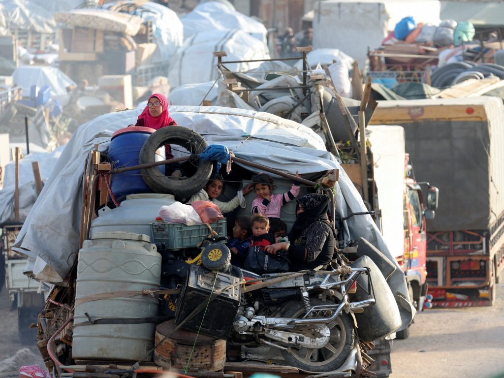 تعذيب وتسليم.. رايتس ووتش: تصاعد القمع ضد السوريين بلبنان
