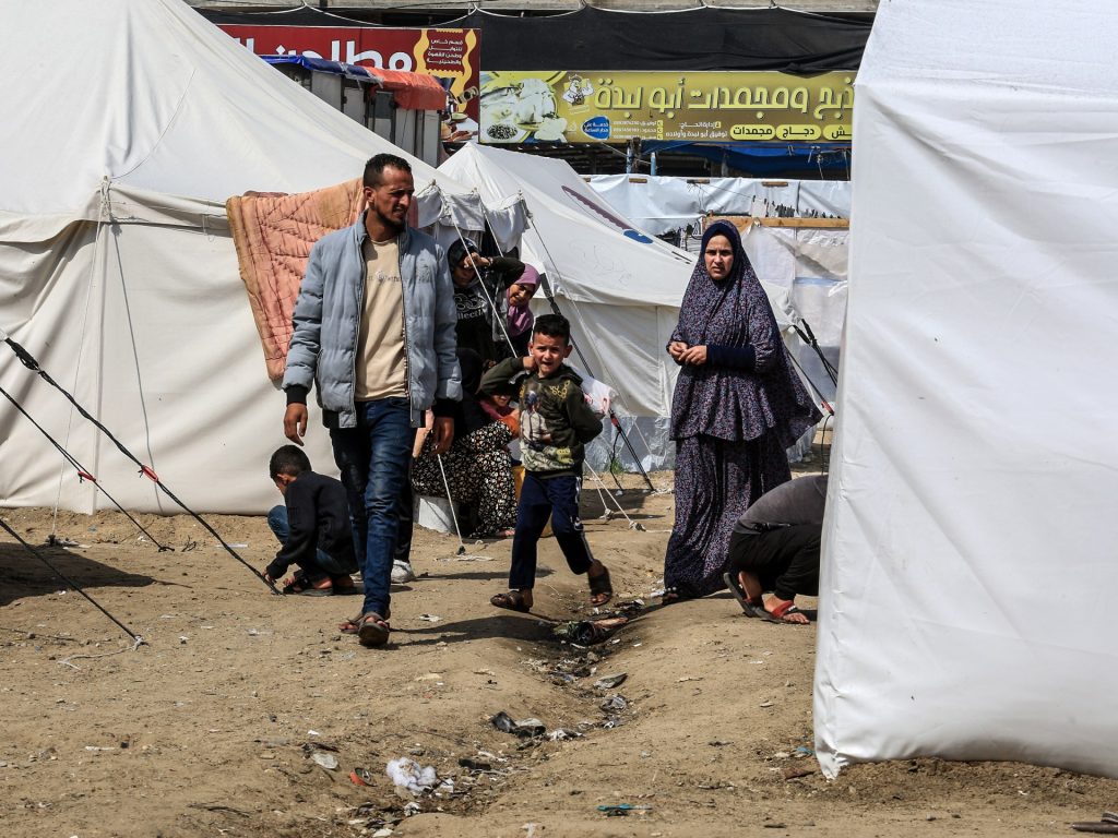 6 أشهر من الحرب.. كيف يتدبر سكان غزة معيشتهم؟