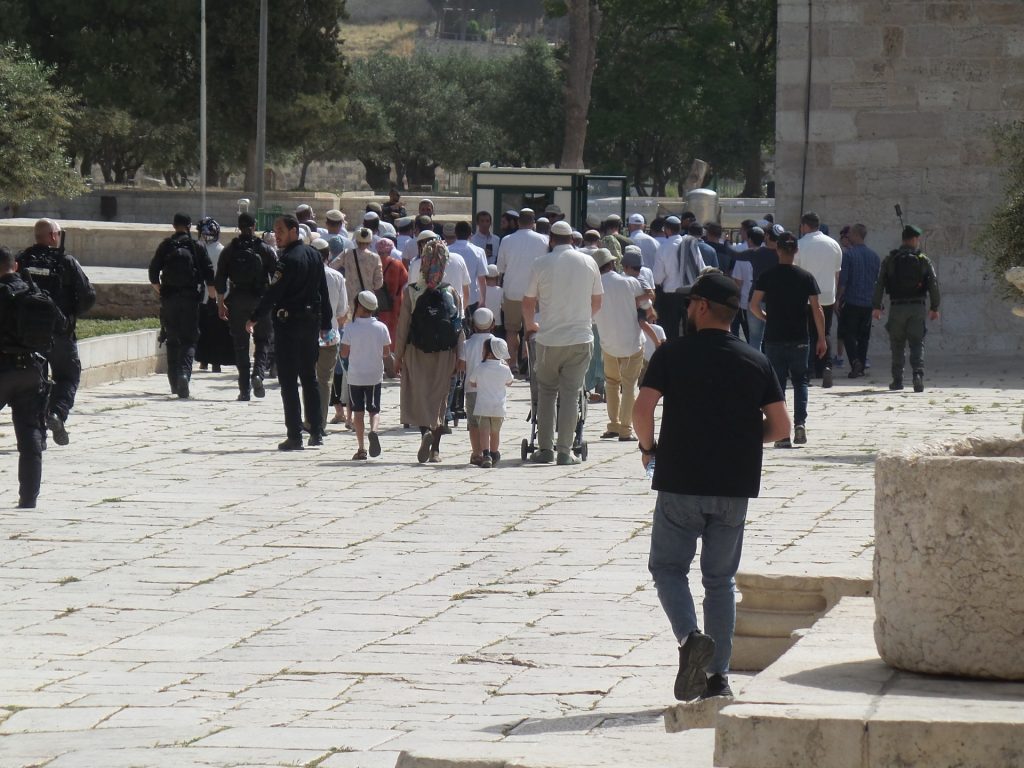 هل كرس الاحتلال تقسيم المسجد الأقصى في عيد الفصح؟