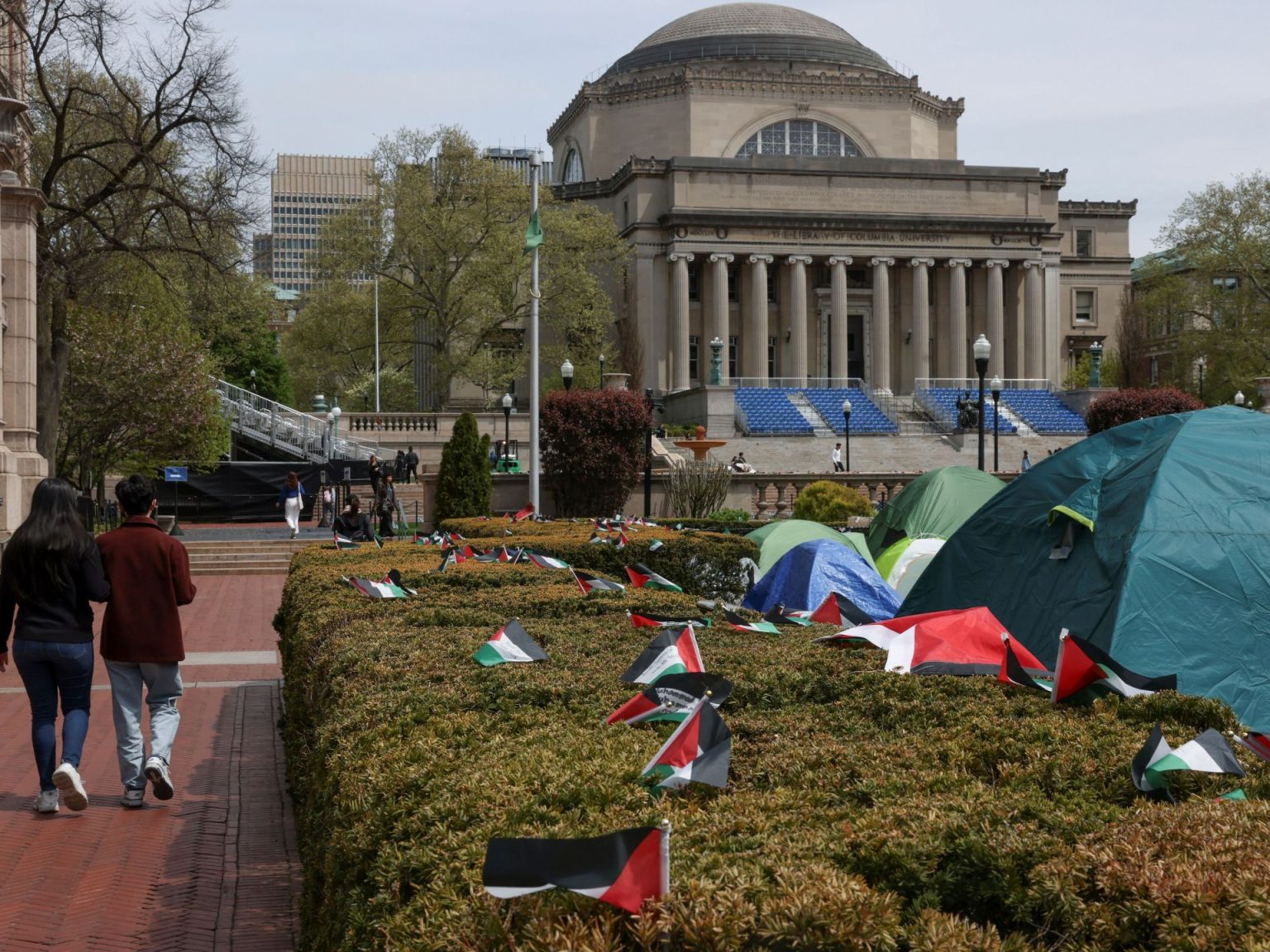 احتجاجات الجامعات الأميركية تتواصل واعتقال مئات الطلاب