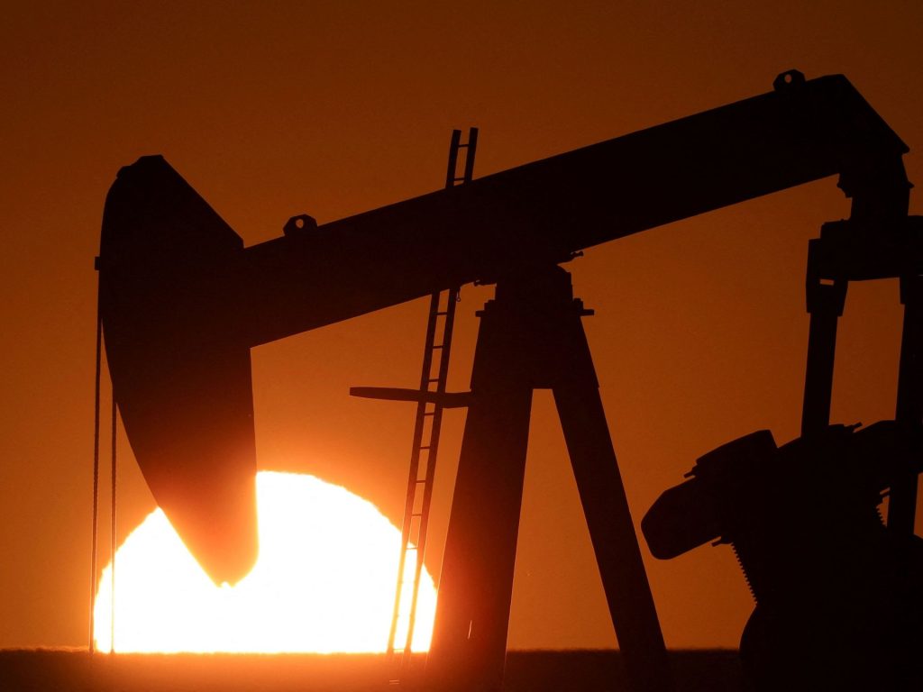 بعد انتهاء الرد الإيراني.. النفط يتراجع مع تقليص علاوة المخاطر