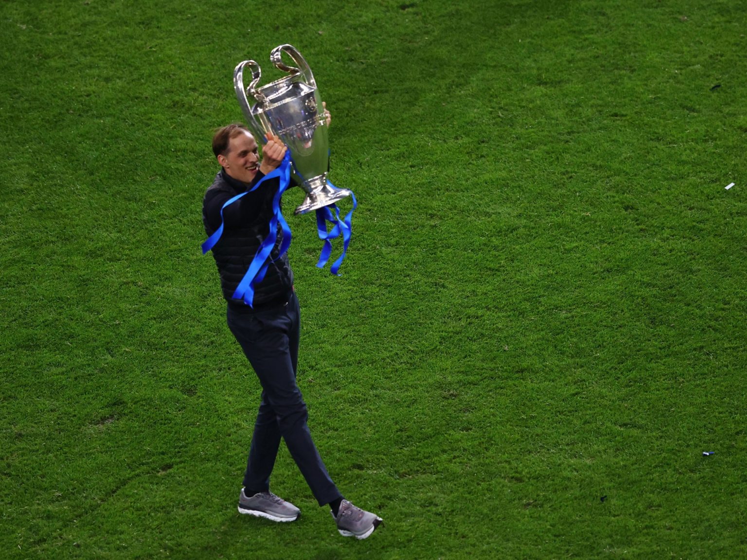 تقرير.. مانشستر يونايتد يبدأ مفاوضات مع توخيل لخلافة تين هاغ