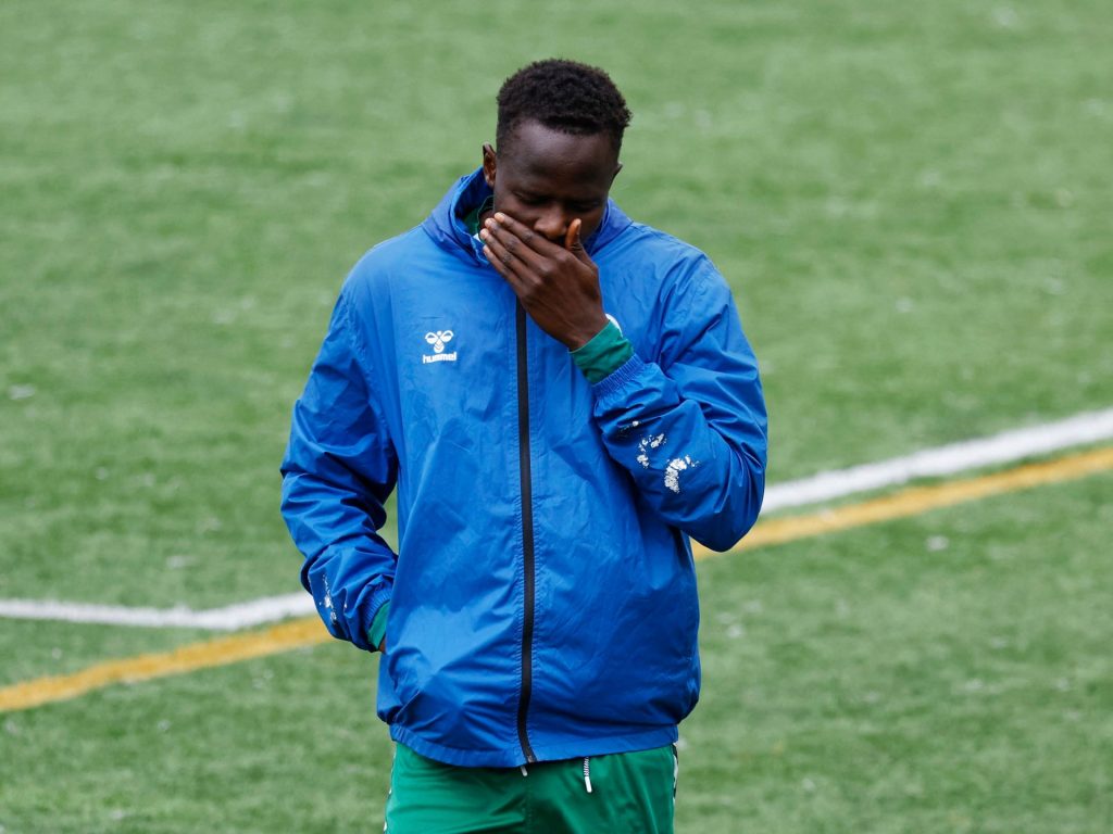 الاتحاد الإسباني يعاقب حارسا سنغاليا دافع عن نفسه إثر تعرضه لإساءات عنصرية