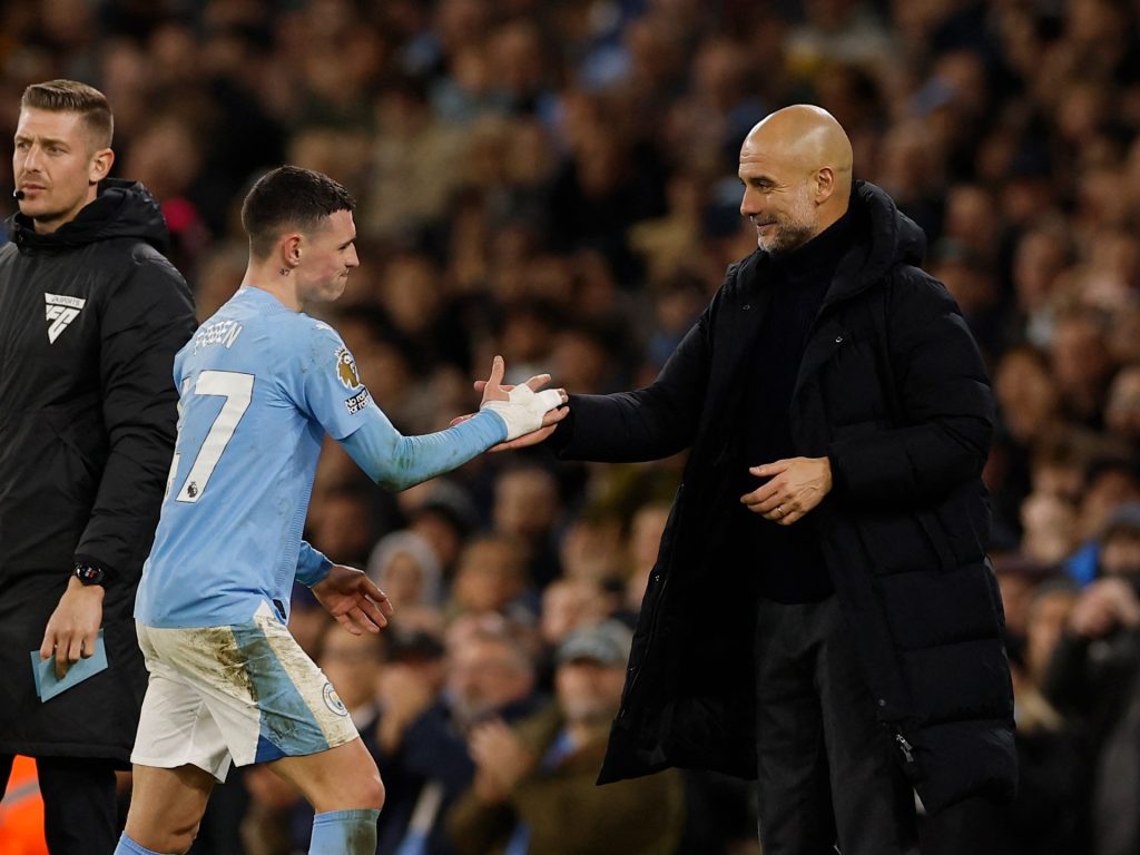 “حدود فودن السماء”.. غوارديولا يتغنى بنجم مانشستر سيتي