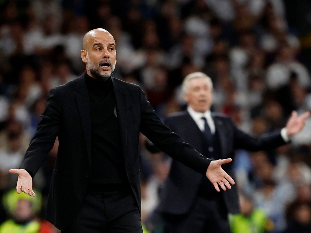 غوارديولا ينتقد أرضية ملعب برنابيو.. ويشيد بنجم ريال مدريد