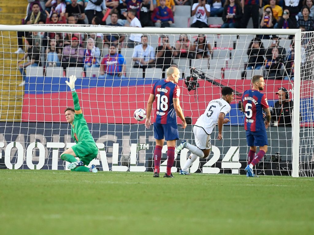 موعد مباراة ريال مدريد ضد برشلونة في الدوري الإسباني والقنوات الناقلة